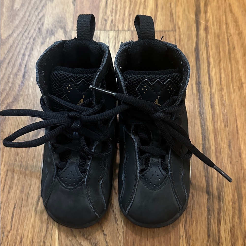 🛍️SAKE🛍Jordan True Flight Black Metallic Gold White High-Top Sneakers for Kids - Picture 3 of 6
